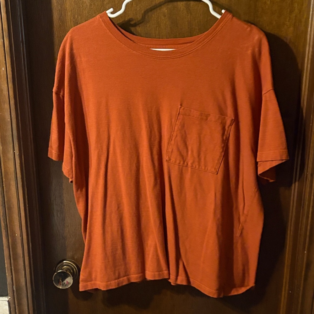 2 cropped pocket tees Rust and Sand